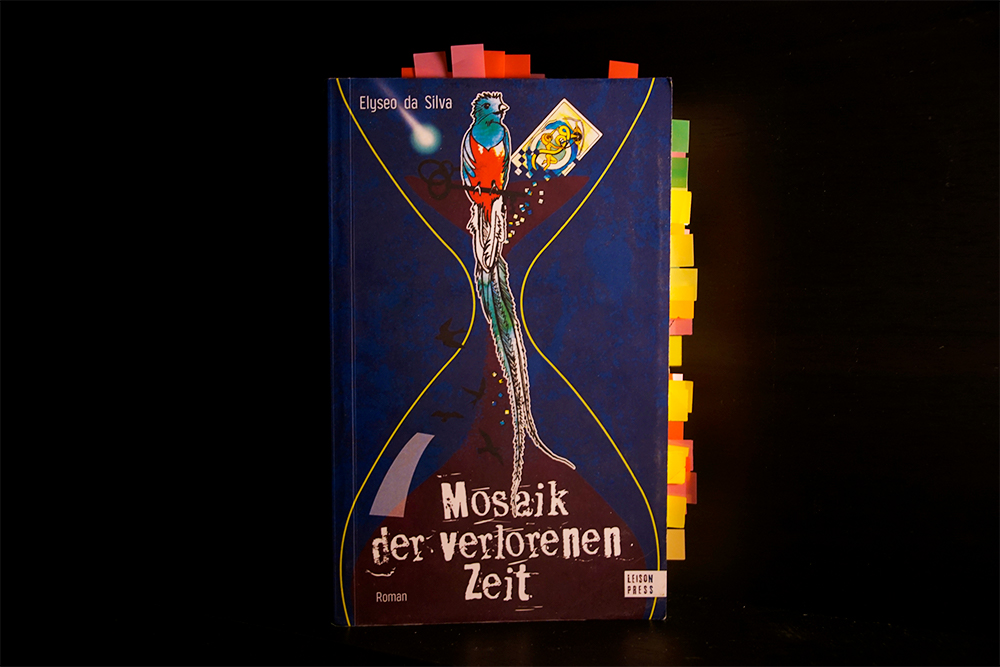 Buchcover zu Mosaik der verlorenen Zeit, Foto: Kia Kahawa